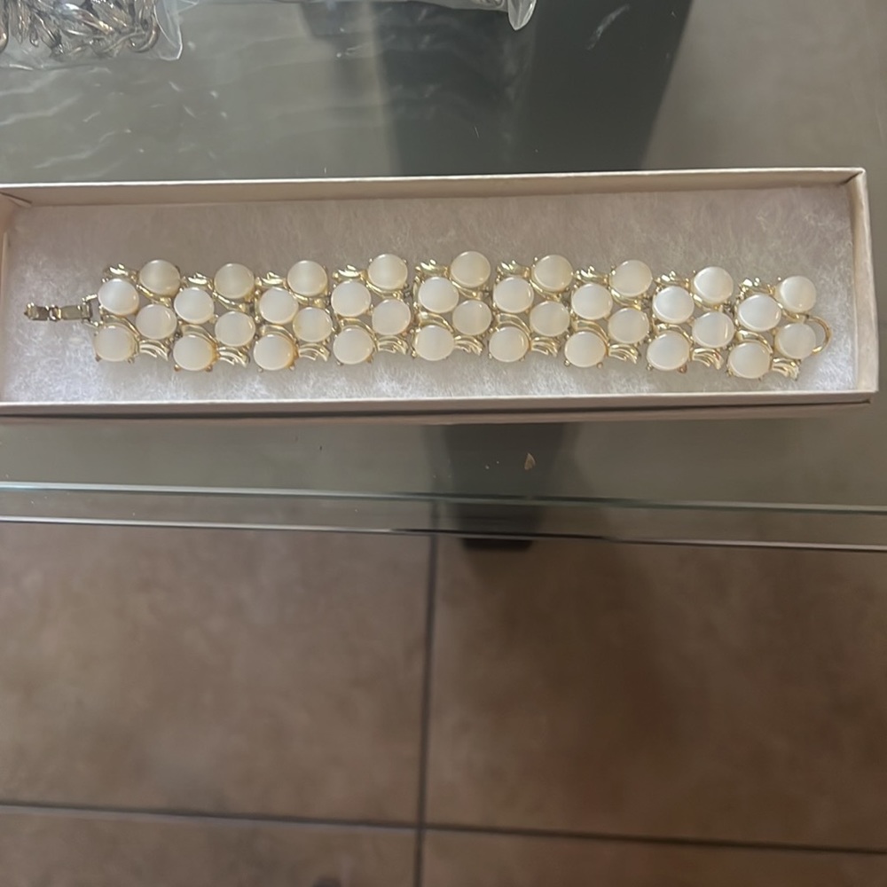 White Moonstone thermoset bracelet placed in a gold tone setting. Classic style!